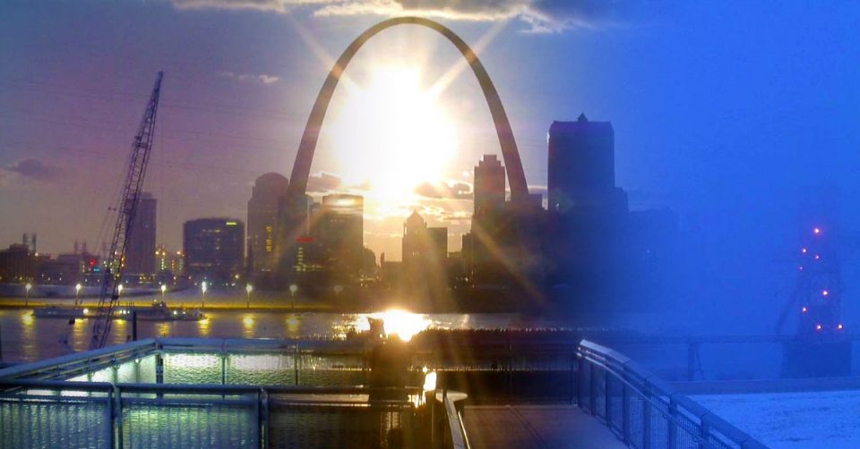 This Gateway Arch photo gallery shows downtown Saint Louis throughout all seasons
